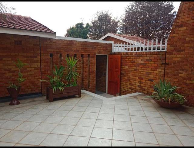 3 BEDROOM APARTMENT FOR SALE IN BEDFORD GARDENS